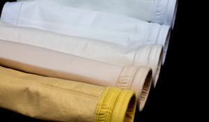 Os filtros manga atuam em processos com grande volume de partículas secas, como cimento, mineração e metalurgia. | Saiba mais | Nederman