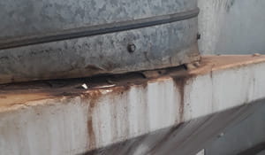 Frestas, conexões mal vedadas ou componentes danificados permitem a fuga de ar não filtrado. | Saiba mais | Nederman