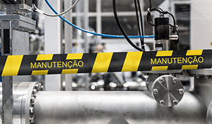 Por exemplo, em casos de regime 24x7 (vinte quatro horas nos sete dias da semana) é aconselhável ter reserva tanto na filtragem quanto na aspiração e exaustão, pois é necessário considerar riscos de falhas e paradas para manutenções no sistema principal. | Nederman