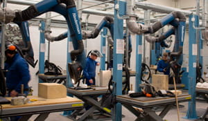 Sistemas de exaustão e ventilação capturam e removem a poeira de sílica do ar. Métodos úmidos, como nebulização, reduzem a dispersão de poeira. Equipamentos com supressão de poeira são altamente eficazes. | Saiba mais | Nederman