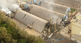 As poeiras combustíveis representam um grande risco nas indústrias, podendo causar explosões graves. Em 2023, um acidente trágico ocorreu no Paraná, em um silo de grãos, devido à explosão de poeira de milho. | Nederman | Saiba mais