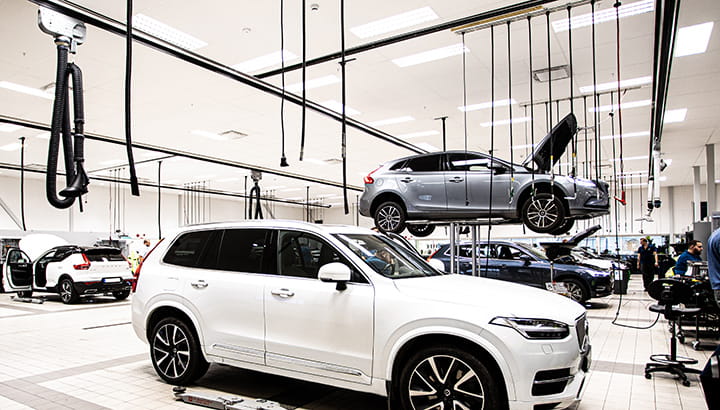 Modern vehicle service center with optimal functionality and design combined