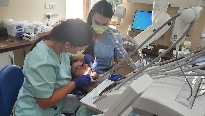 Odsávání aerosolu u Dentists